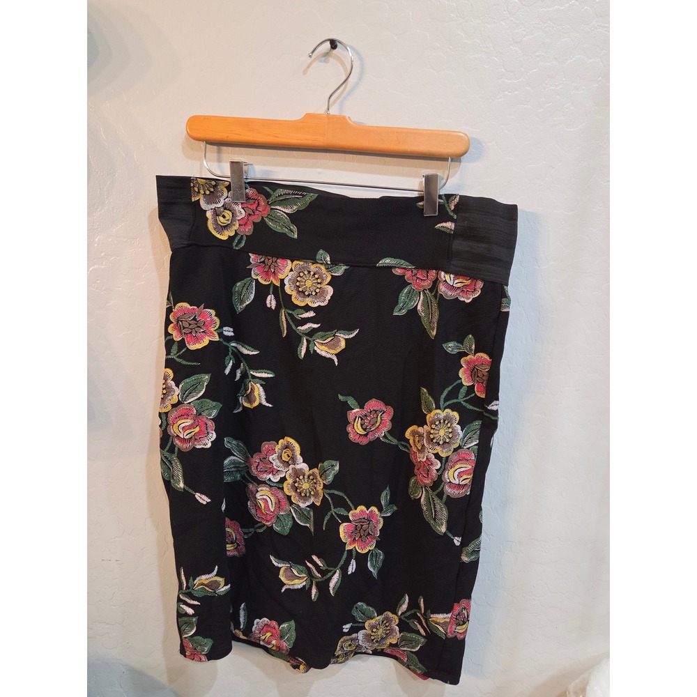 Jesse & James Black Floral Embroidered Pencil Skirt Plus Size 1X Elastic Waist